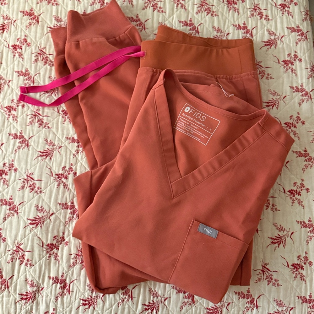 Figs Technical Collection Top in Warm Terracotta